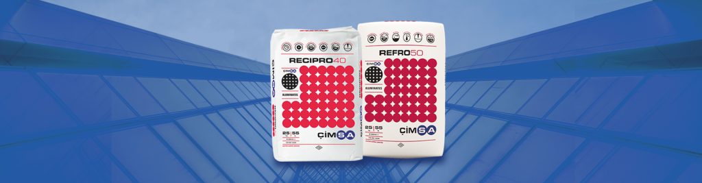 dos bolsas de cementro refro con un fondo azul corporativo detrás